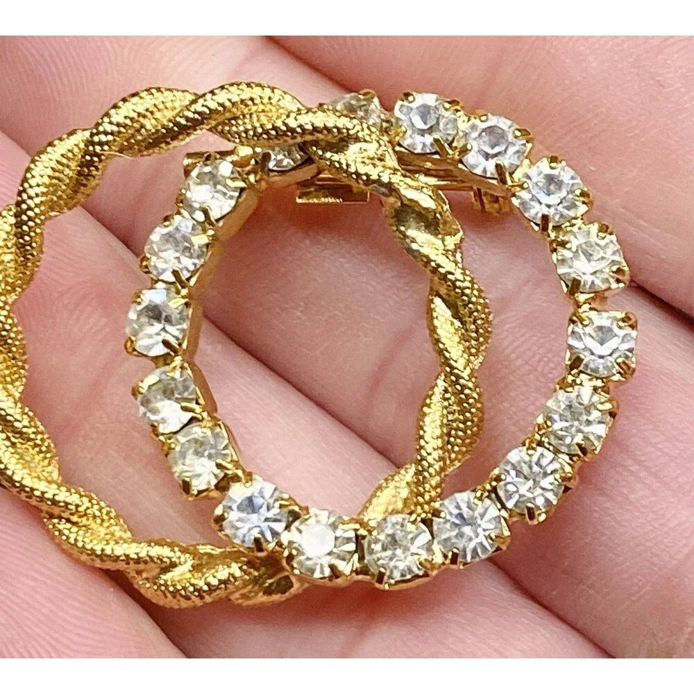 Vintage Gold Tone Double Circle Brooch Rhinestone Rope Twist Pin 1.5in Flawed